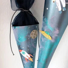 X-Lav din egen skoletaske med rumtema