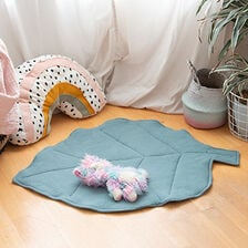 X-Sy et bladformet kravletæppe