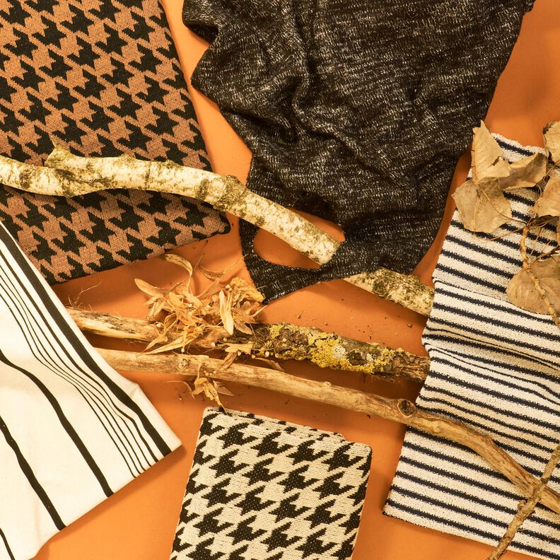 strikjacquard uregelmæssige striber – uldhvid/sort,  image number 7