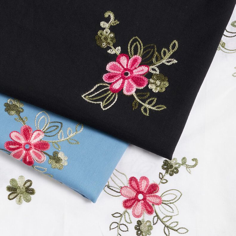 Bomuldspoplin Broderi blomsterbuketter – strålende blå/bær,  image number 5