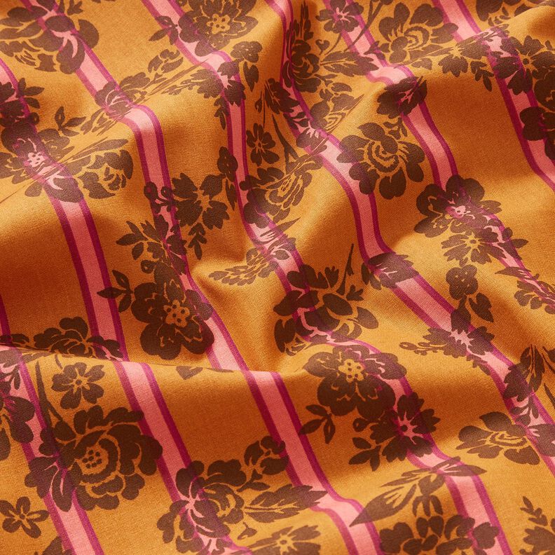 Bomuldsstof Cretonne blomster på striber – karrygul/purpur,  image number 2