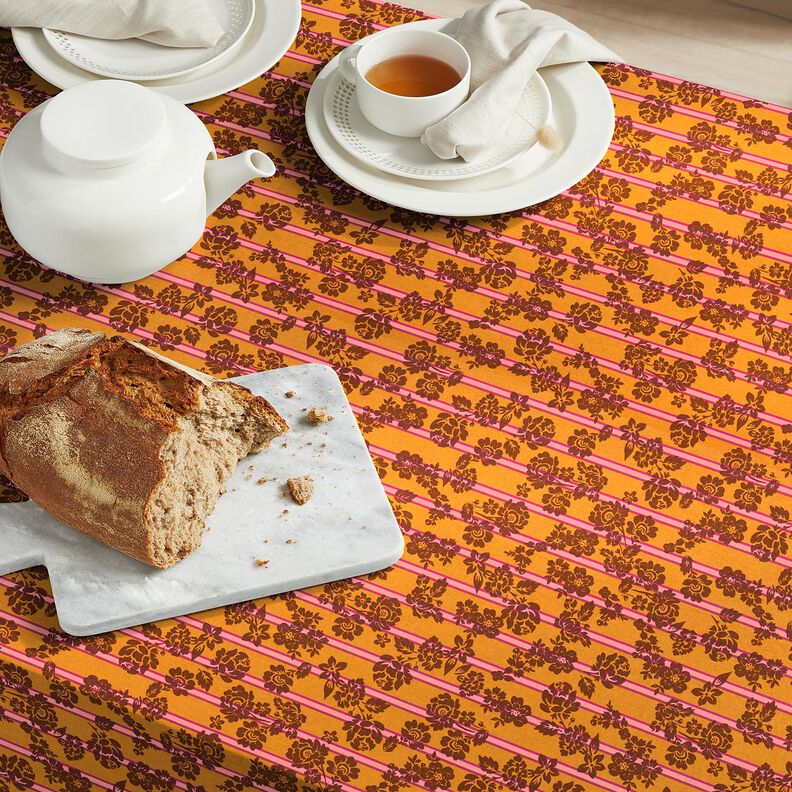 Bomuldsstof Cretonne blomster på striber – karrygul/purpur,  image number 5