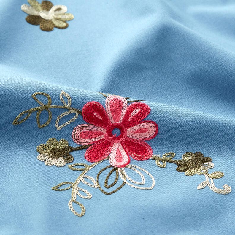 Bomuldspoplin Broderi blomsterbuketter – strålende blå/bær,  image number 2